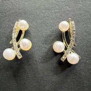 Pearl and Crystal Stem Earrings 18K Yellow Gold Plated